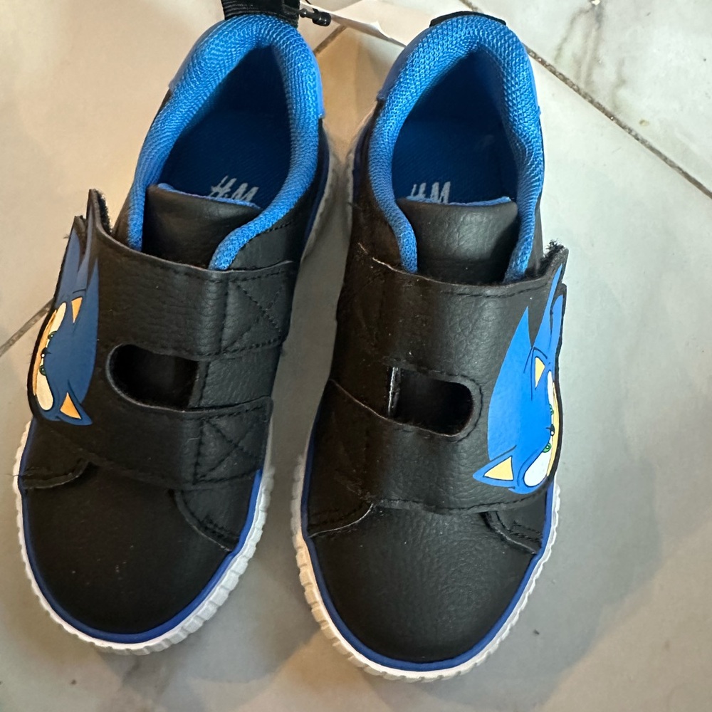 H&M Kids Black and Blue Shoes sonic sneakers 7.5